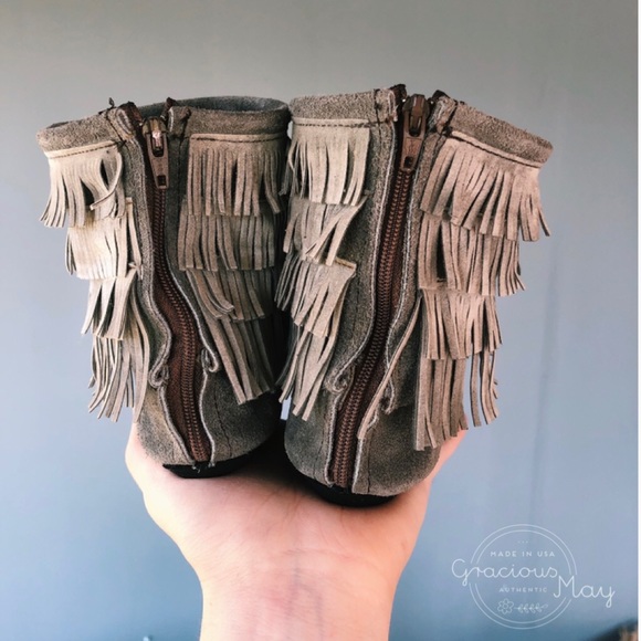 2nds Gracious May size 4 Gray Suede Moccasin Boots - Picture 2 of 5